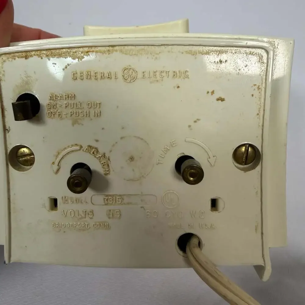 Vintage General Electric Snooz-Alarm Electric Clock Model 7315